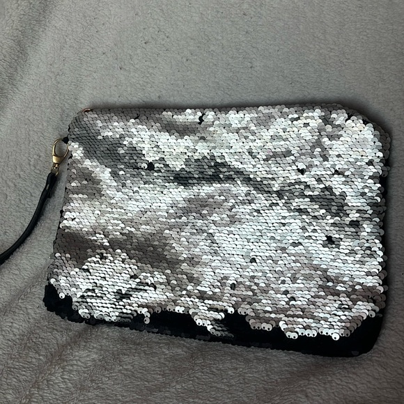 Black & Silver Sequin Clutch Travel Bag with fuzzy back - Picture 1 of 3